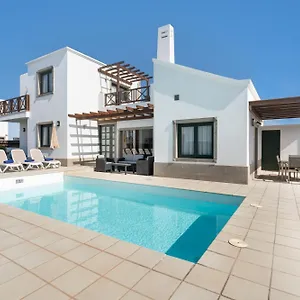 Villa Camelot By Livvo, Playa Blanca (Lanzarote)